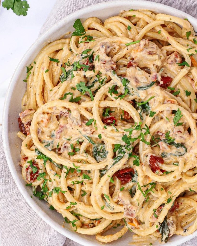 Cremet pasta med soltørrede tomater - Opskrift på nem pasta