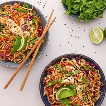 Asiatisk nudelsalat med kylling - Opskrift på nudelsalat
