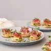 Smørstegt brød med sennepsmayo, serrano og ost - Opskrift på appetizer