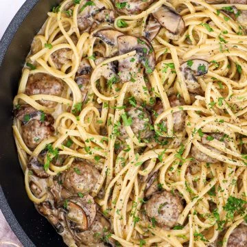 Pasta med kødboller i cremet svampesauce - Opskrift på kødboller i svampesauce