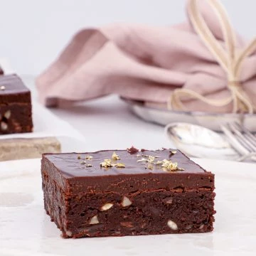 Espresso brownie med chokolade ganache - Opskrift på konfektkage