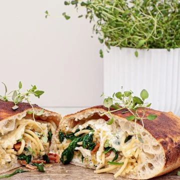 Calzone med spaghetti, kylling, svampe - Opskrift på calzone