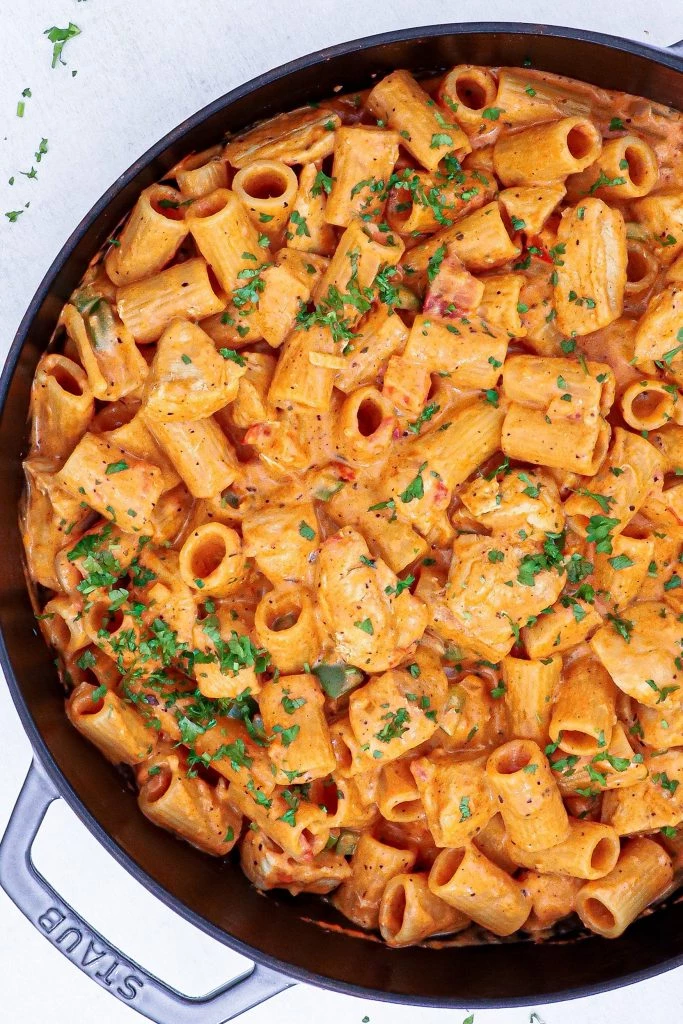 One pot cajun pasta med kylling - Opskrift på cremet one pot pasta