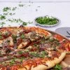 Pizza med oksemørbrad og soltørrede tomater - Opskrift på pizza med oksekød