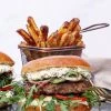 Græsk burger - Opskrift på burger med græsk bøf og tzatziki