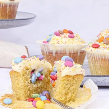 Fastelavns muffins - Opskrift på pinata muffins / vaniljemuffins