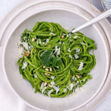 Pasta med cremet grønkålssauce - Opskrift på pasta med grønkål