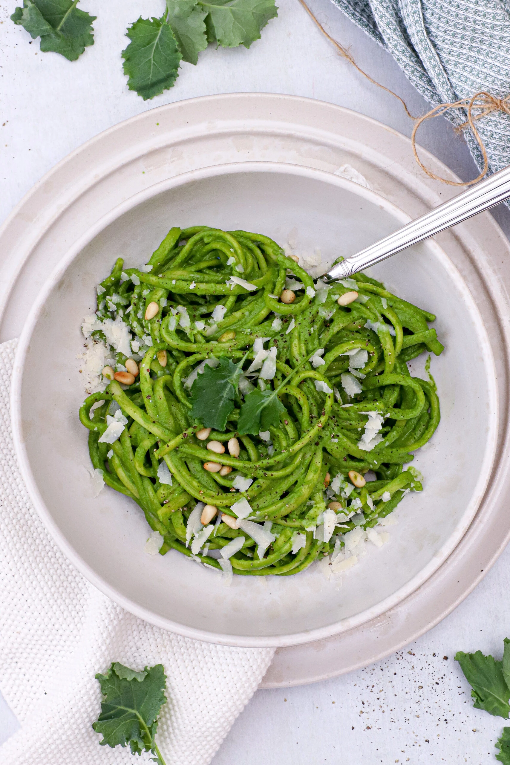 Pasta med cremet grønkålssauce - Opskrift på pasta med grønkål