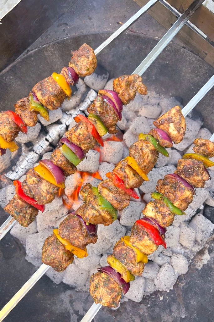 Gyros kyllingespyd - Opskrift på grillspyd med kylling og gyros