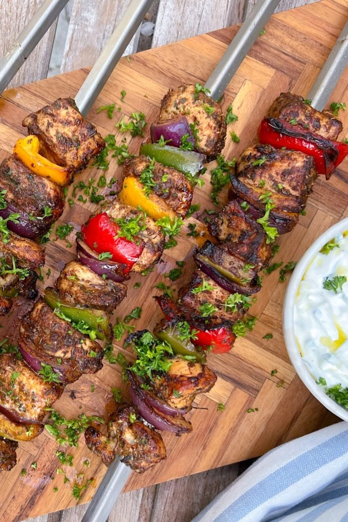 Gyros kyllingespyd - Opskrift på grillspyd med kylling og gyros