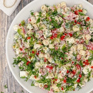 Cremet pastasalat med dilddressing - Opskrift på pastasalat med dilddressing