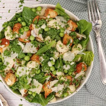 Cæsar pastasalat med kylling - Pastasalat med kylling og parmesan