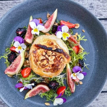 Chevre Chaud - Opskrift på gratineret gedeost med friske bær