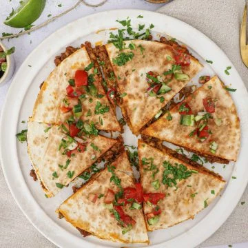 Quesadillas med oksekød - Opskrift på quesadillas med oksekød og pico de gallo