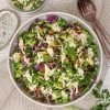 Spidskålssalat med spicy ranch dressing - Opskrift på nem spidskålssalat