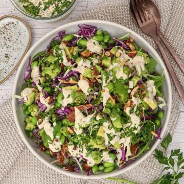 Spidskålssalat med spicy ranch dressing - Opskrift på nem spidskålssalat