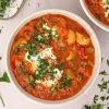 One pot oksekødssuppe med bacon, grøntsager og fløde - Opskrift på one pot suppe