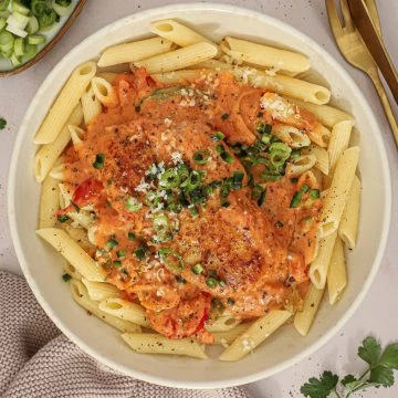 Pasta med kylling, grøntsager og cajunsauce - Opskrift på cajun kylling