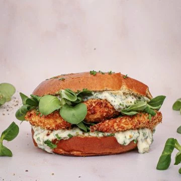 Fried chicken burger - Burger med sprød kylling og tatarsauce