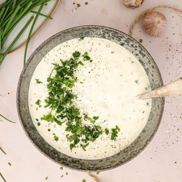Hvidløgsdressing - Opskrift på nem hvidløgsdressing