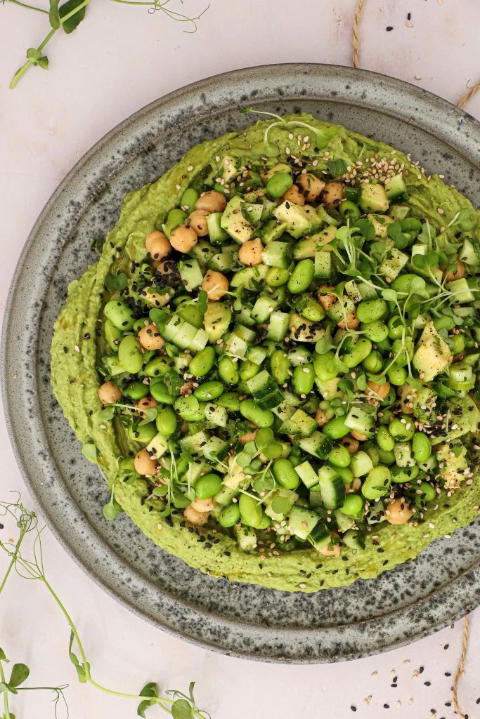 Layered avocado hummus - Avocado hummus med kikærtesalat
