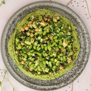 Layered avocado hummus - Avocado hummus med kikærtesalat