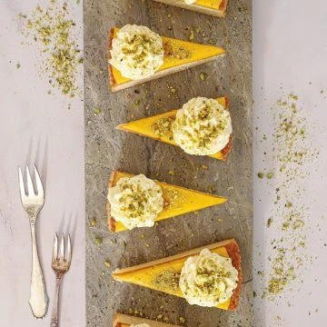 Citronmåne med mascarponecreme og pistacie - Nem citronmåne