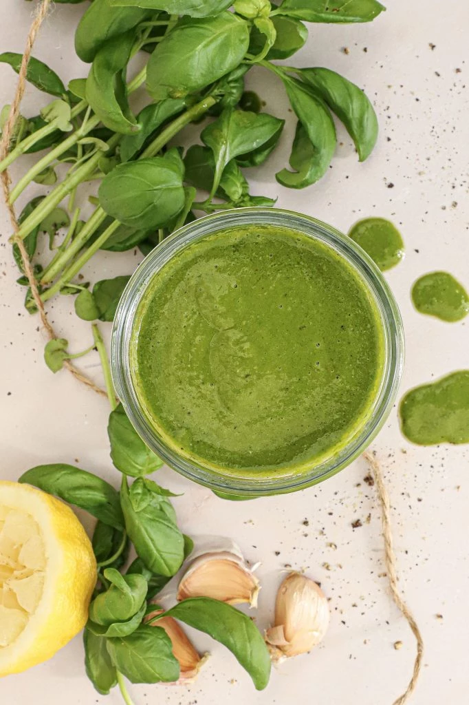 Basilikum vinaigrette - Vinaigrette med basilikum