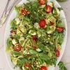 Italiensk pastasalat med basilikum vinaigrette