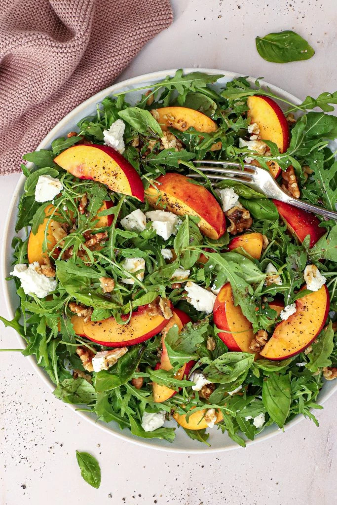 Salat med nektariner, rucola og feta - Nektarinsalat