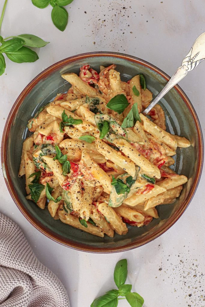 Pasta med bagt feta og tomater i Airfryer