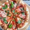 Pizza med salsiccia, nduja og gorgonzola