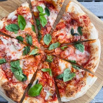 Pizza med salsiccia, nduja og gorgonzola