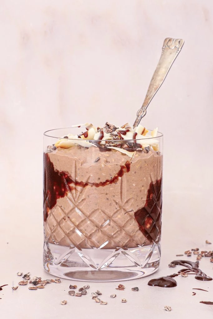 Overnight oats med kokosmælk og kakao - Bounty køleskabsgrød