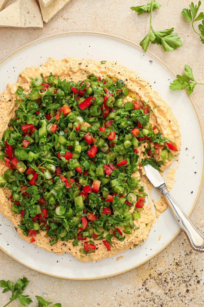 Layered haydari med bagte peberfrugter - Haydari salat