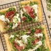 Butterdejstærte med serrano og burrata