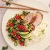 Stir fry med grøntsager, svinemørbrad og ris